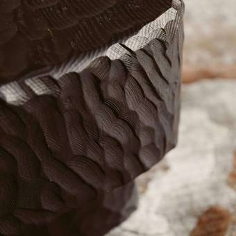 Solid wood &amp; veneers